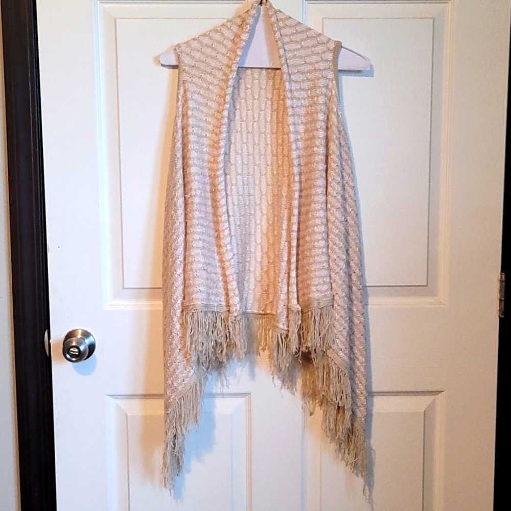 Listicle Beige Shawl